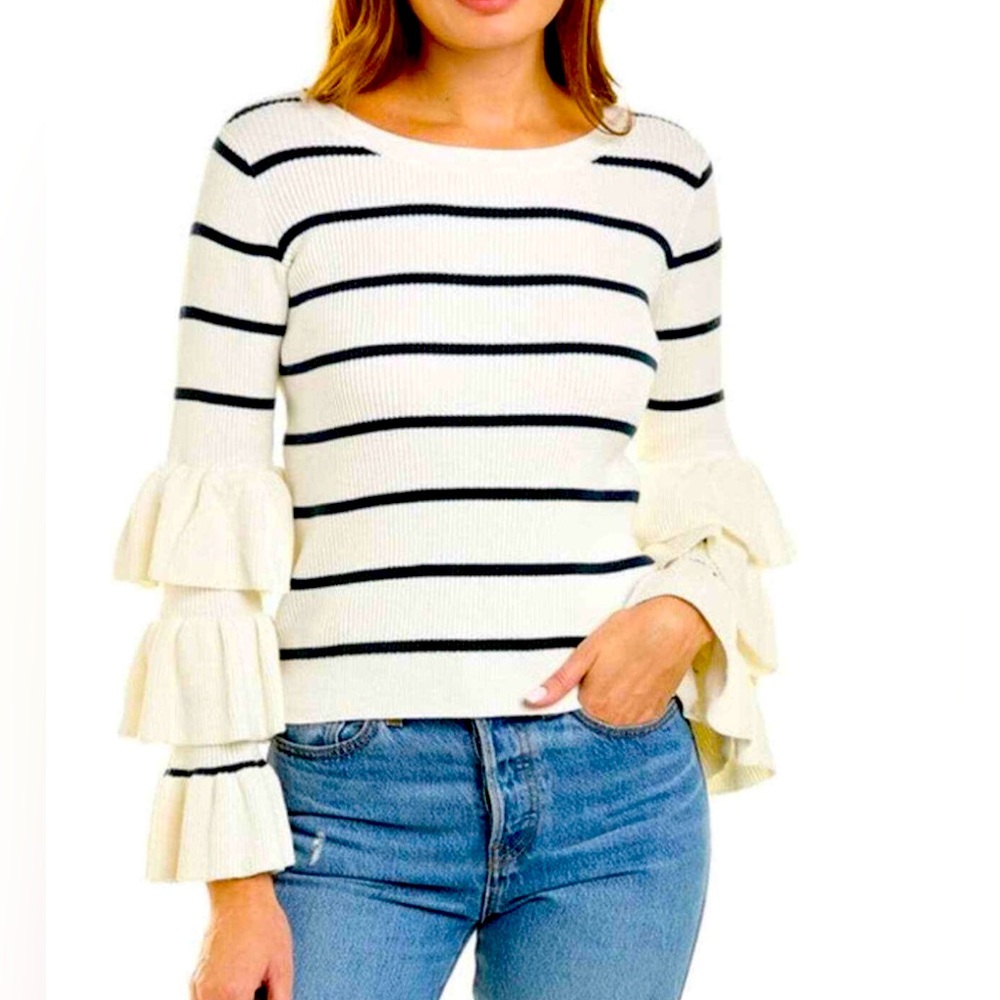 Cutest ruffle sleeve sweater - Chaser